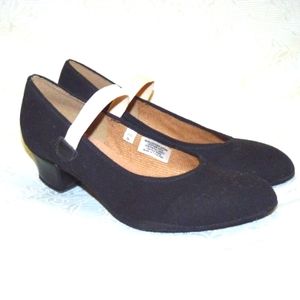 Nearly new Bloch Karacta Sports Ballet Character Shoe 1¼” heel 8L canvas/suede